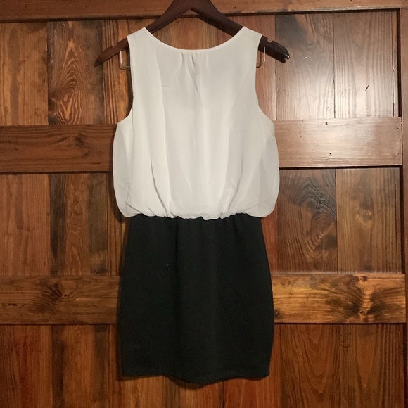 Wet Seal | Sz S black and white dress ~ new with tag - Picture 2 of 3